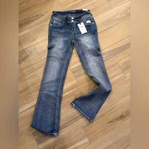 Wallflower Women's Medium Blue Flare Jeans with pocket detailing